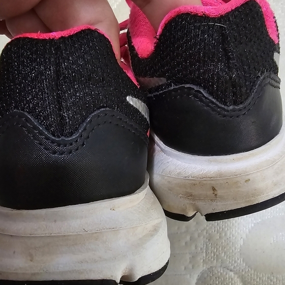 Nike shoes - Picture 3 of 3